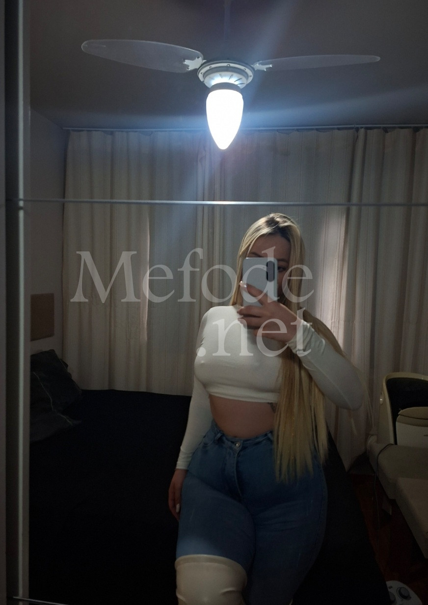 acompanhante-Curitiba-Santa Candida-Beijo Grego-Clara Mendes 
