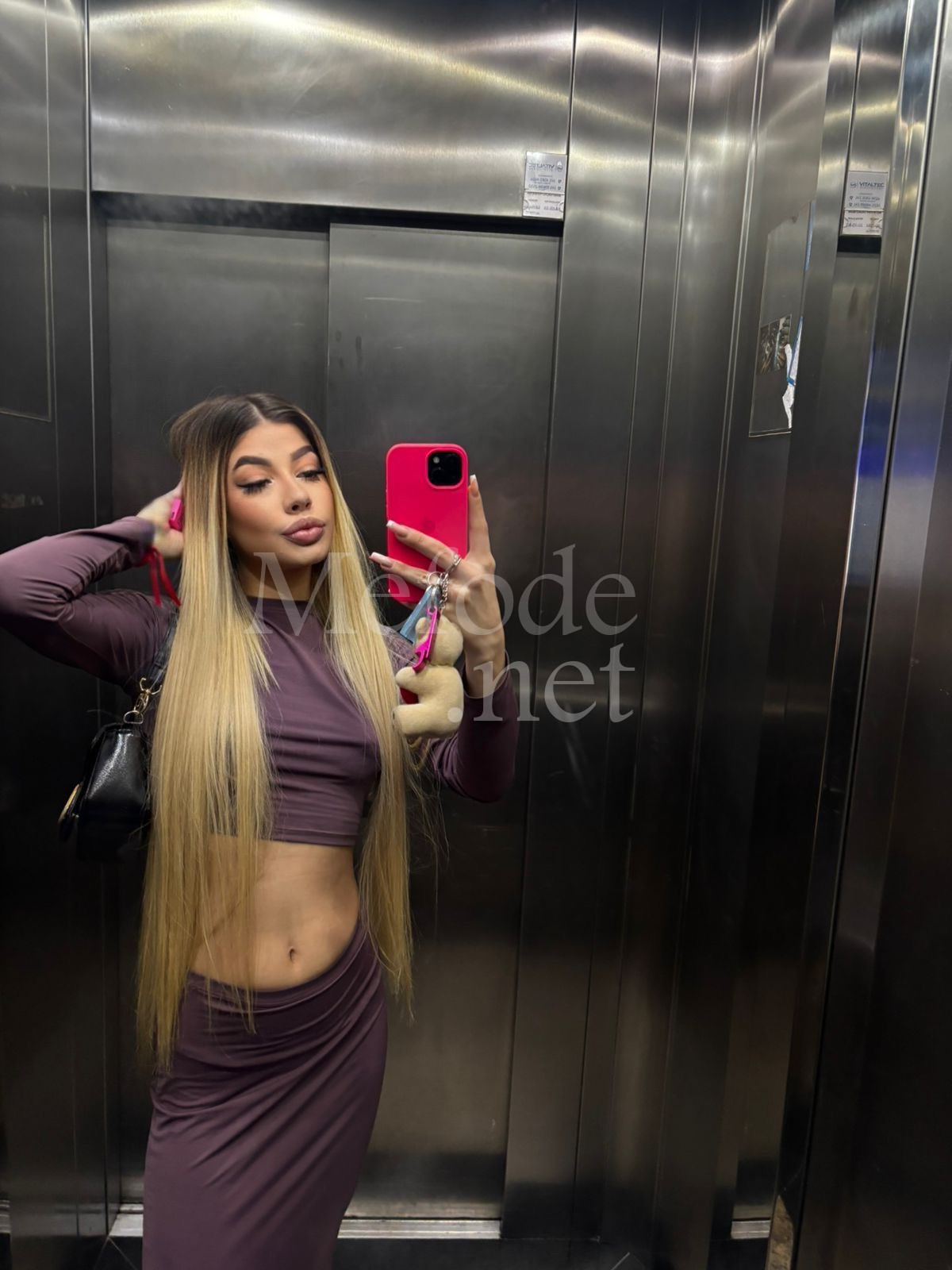 acompanhante-Curitiba-Alto da XV-Sexo Vaginal -Livia Beltrao