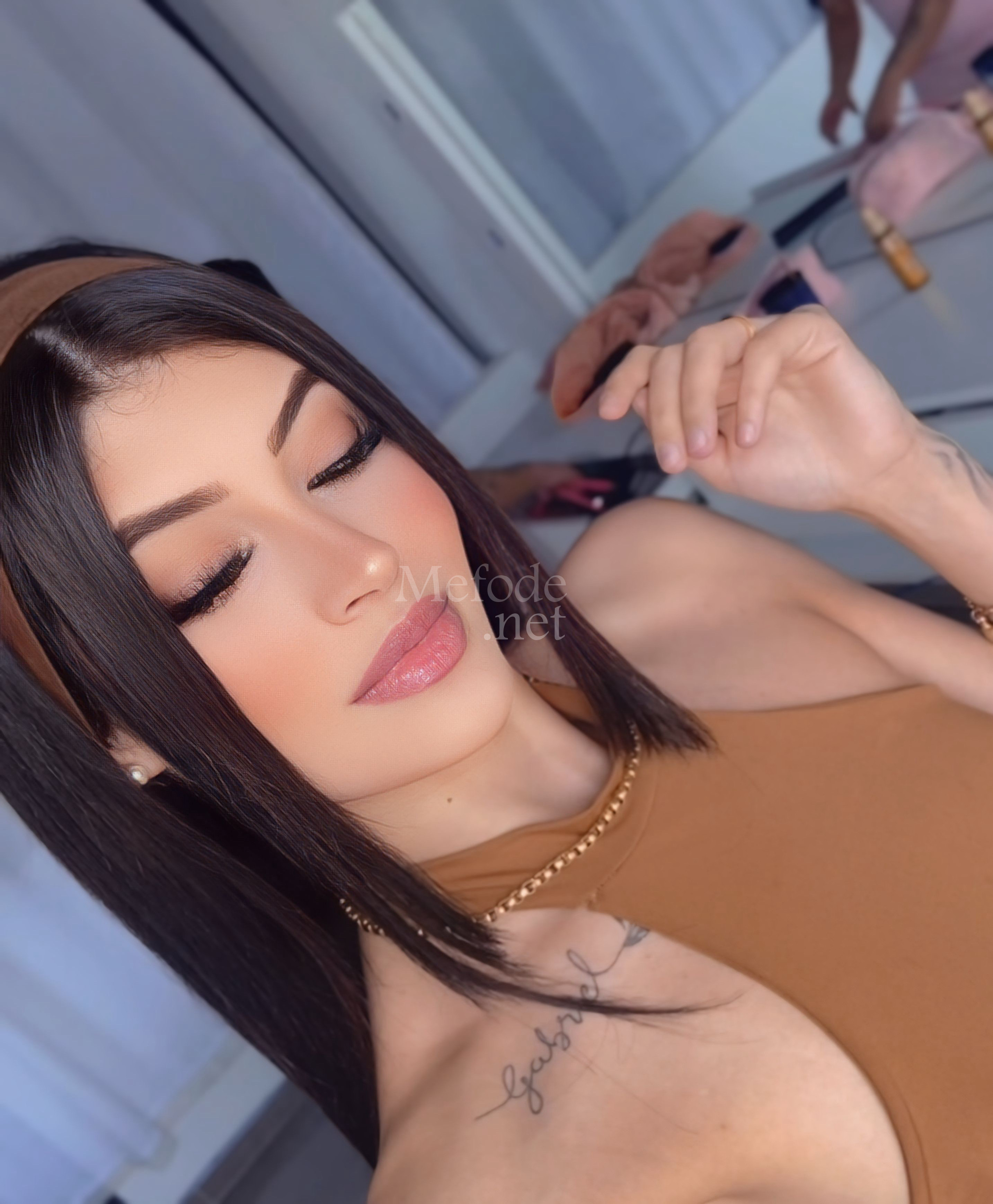 acompanhante-Curitiba-Sitio Cercado-Beijo Grego-Larah Ferrari