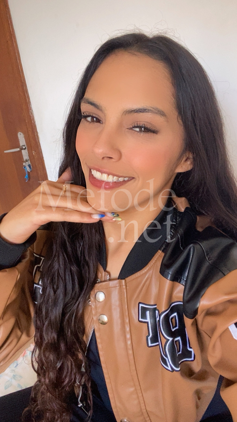 acompanhante-Curitiba-Xaxim-Beija-Thais vaz