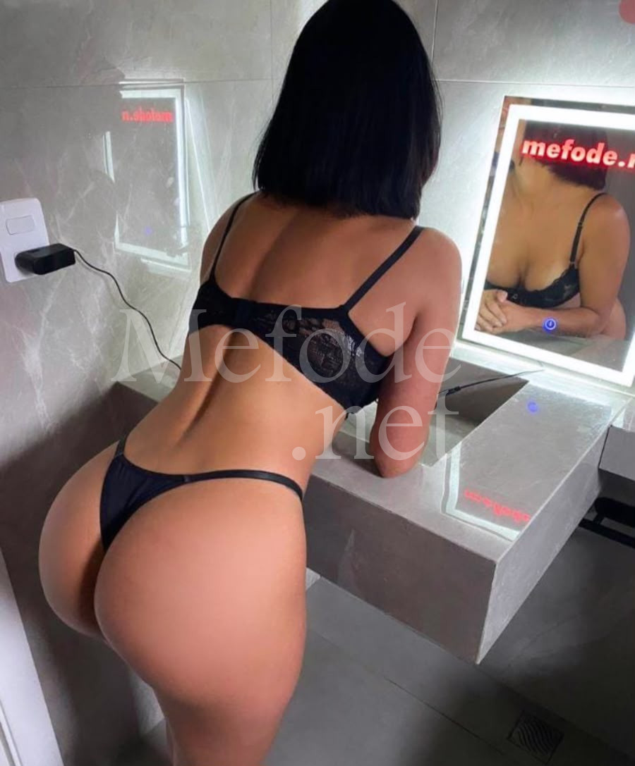 acompanhante-Curitiba-Pinhais-Oral Sem Camisinha-Taty Ferraz 